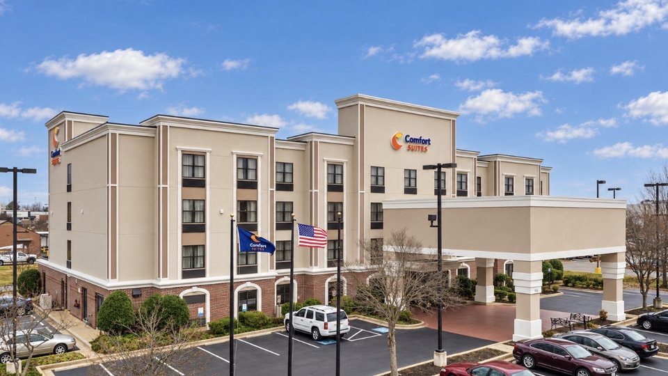 Comfort Suites Southaven exterior